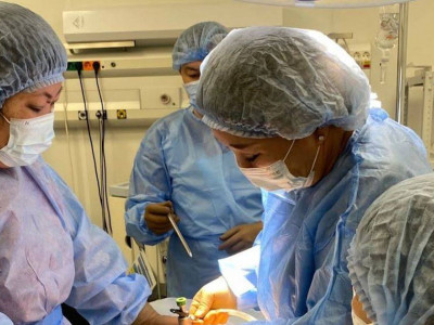 Атырау облысында дәрігерлер 32 жастағы әйелден 155 келі киста алды