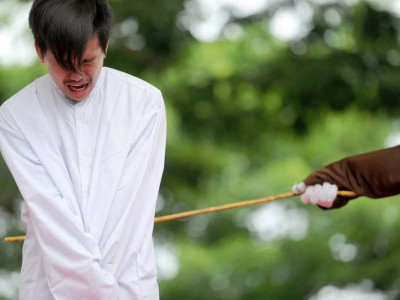 Сингапур билігі онлайн-алаяқтарды шыбықпен сабап жазаламақ