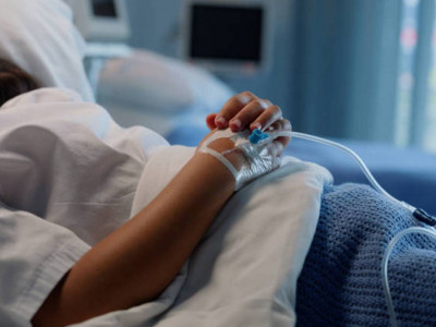 Астанада тұрғын үй қасбеті құлады: жансақтау бөліміне түскен фельдшердің жағдайы ауыр