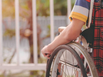 «Ерекше балаларға арналған арба сатамын»: Аналарды алдаған алаяқ сотталды