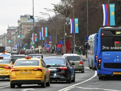 Мәскеу көшелеріне Қазақстан Туы ілінді
