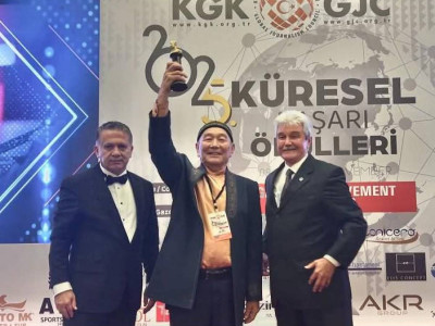 Күйші Жанғали Жүзбай Түркияда беделді сыйлықпен марапатталды