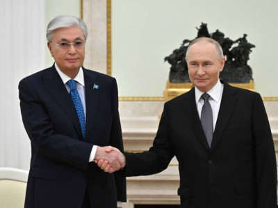Қасым-Жомарт Тоқаев пен Владимир Путин бейресми кездесу өткізді