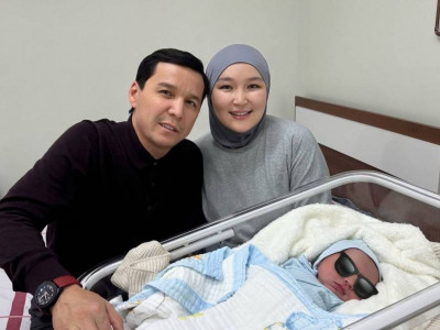 «Сүйінші, ағайын!»: Абай Бегейдің 17 жастағы қызы ана атанды