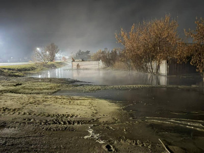 Қостанайда құбыр жарылып, саяжайларды су басты
