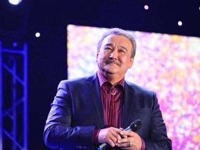 Нұрлан Өнербаев 37 жыл бойы айтқан «Анашым» әнін енді шырқамайтынын мәлімдеді