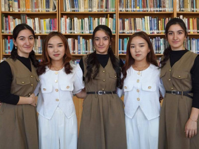 Әзербайжандық үшем мен қырғызстандық егіздер түркістанда қазақ тілін үйреніп жүр