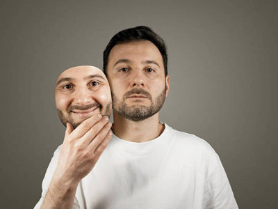 «Ата-анам қайтыс болды»: Астана тұрғыны әріптестерін алдап, ақша жинаған