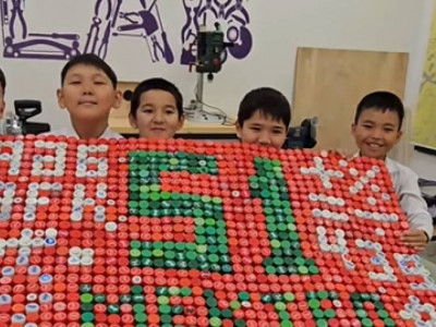 Семей оқушылары бөтелке қақпақтарын қайта өңдейтін ерекше эко-жобаны қолға алды