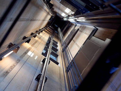 Астанадағы тұрғын үйлердің бірінде лифт құлап, бір адам мерт болды