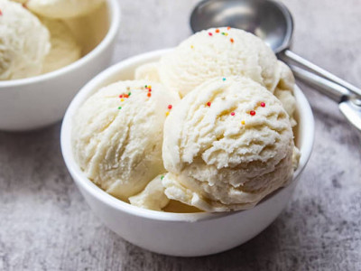 БҚО-да студенттер түйе сүтінен йогурт пен балмұздақ әзірлеп жүр