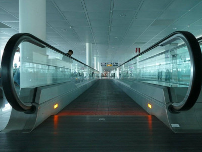 Ақтау әуежайы саусағын сындырып алған 2 жасар қыздың отбасына 2 млн теңге төлейтін болды