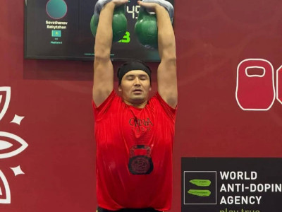 Маңғыстаулық спортшылар гір тасын көтеруден әлем чемпионы атанды