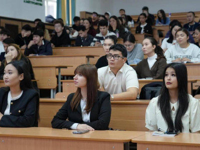 «Таза Қазақстан»: Астанада 100-ден астам студент эколекцияға қатысты