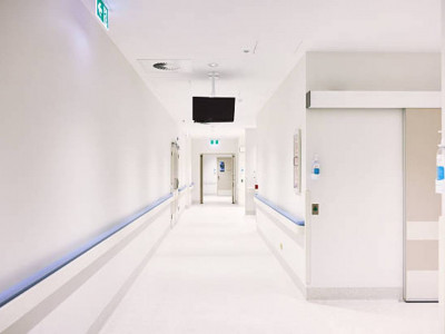 Астанада үйдің қасбеті құлады: Дәрігерлер зардап шеккендердің жағдайы туралы айтты