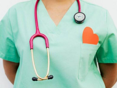 Қасым-Жомарт Тоқаев қаза тапқан фельдшерді «Ерлігі үшін» медалімен марапаттады