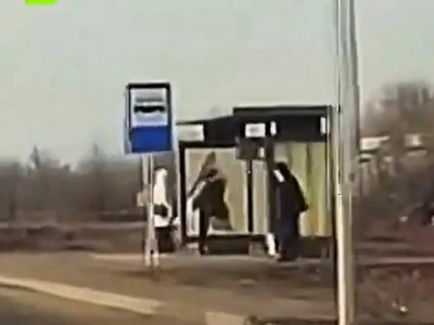 Әйелімен ұрысып қалған ақтөбелік аялдаманы қиратып тастаған (ВИДЕО)