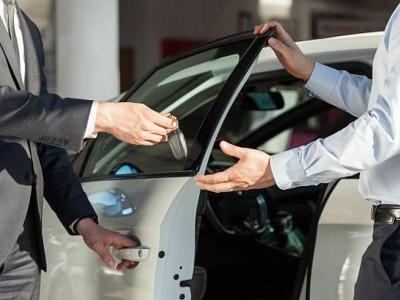 Ақтөбеде автосалон қызметкері күтпеген әрекетке барған