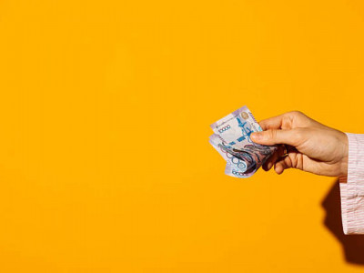 Жас жігіт ондаған миллион теңгені такси жүргізушілеріне беріп жіберген