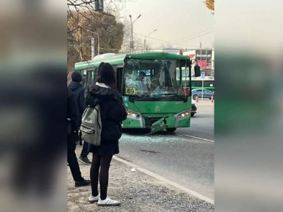 Алматыда екі автобус соқтығысты