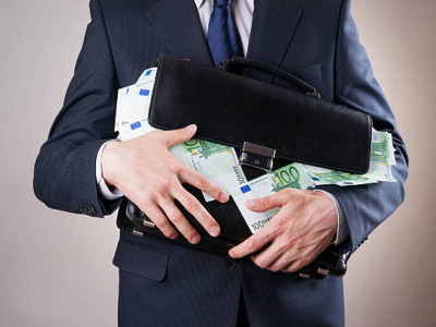 200 мың еуроны шекарадан алып өтпек болған шетел азаматы сотталды