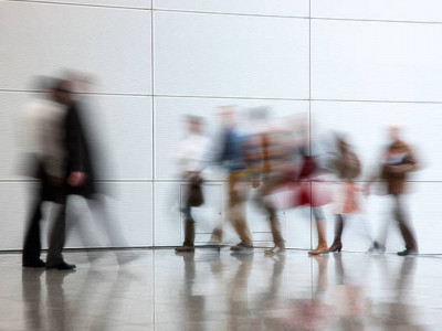 Біз өзіміз жасаған әлемнің жылдамдығына ілесе алмай жатырмыз