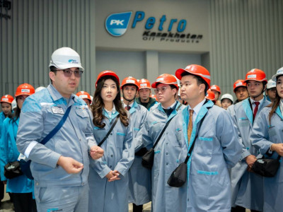 «Жұмысшы мамандықтар жылы»: Шымкент жастары кәсіпкерлермен пікір алмасып, мұнай өңдеу зауытын аралап көрді