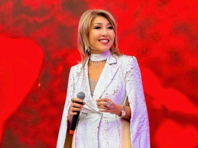 «Махаббаттары ерекше еді»: Жеңіс Ысқақова анасына ән арнады