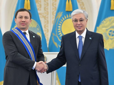 "Есіміңіз әлем боксы тарихына алтын әріппен жазылды": Президент Геннадий Головкинді І дәрежелі «Барыс» орденімен марапаттады