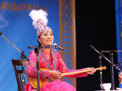 Сара Тоқтамысова танымал әншіге жыр арнады (ВИДЕО)