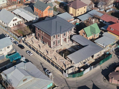 Алматыда заңсыз салынған ірі нысан бұзылып жатыр