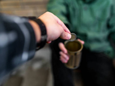 Қайырымдылық қорының басшысы 15 жастағы жасөспірімге базарда ақша жинатқан