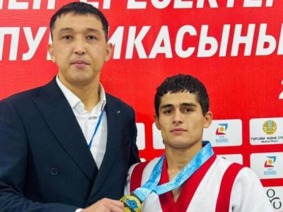 Түркістандық балуан қазақ күресінен ел чемпионы атанды
