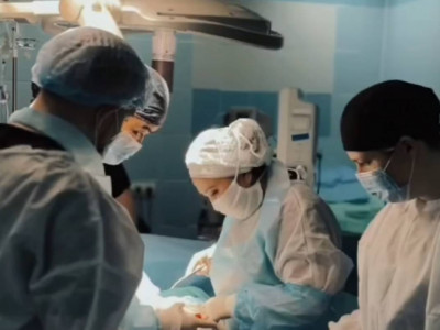Қарағандыда дәрігерлер әйелдің ішінен көлемі 60 см ісікті алып тастады