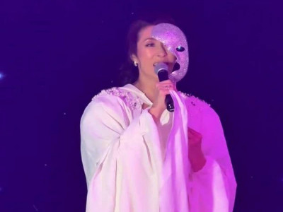 Толқын Забирова тойда ерекше образбен өнер көрсетті (ВИДЕО)