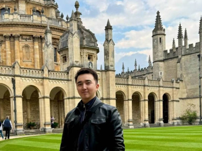 Оксфордта қазақ тілін үйретіп жүрген Дидар