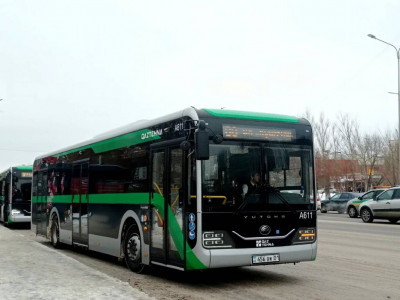 Астанада автобуста екі әйел төбелесіп қалды (ВИДЕО)