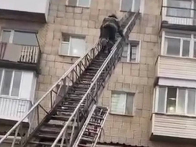 ТЖМ құтқарушылары пәтерде қамалып қалған екі баланы құтқарды