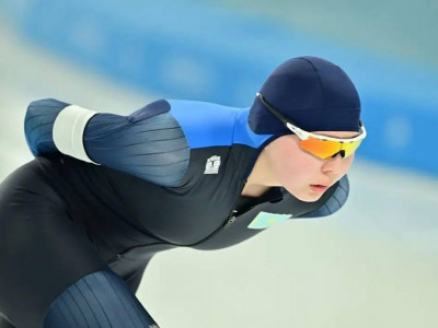 Кристина Шумекова конькимен жүгіруден Әлем кубогында үшінші алтын медалін жеңіп алды