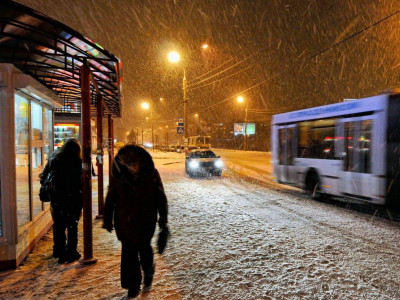 Абай облысында жасөспірімді автобустан мәжбүрлі түрде қараңғыда түсіріп жіберген