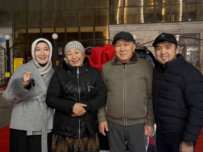 Елдос Сметов жарына қымбат автокөлік сыйлады