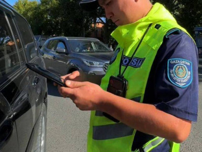 «Барлық азамат заң алдында тең»: Павлодар облысының әкімі туған әпкесінің қамауға алынуына қатысты пікір білдірді