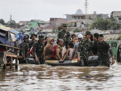 Индонезиядағы су тасқынынан қаза тапқандар саны 700 адамнан асты