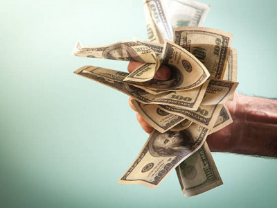 Жастарға қағаз ақшаның құны жоқ – Business Insider