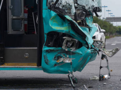 Қарағандыда автобус 14 жастағы қызды қағып кетті