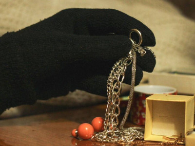 Талдықорғанда біреудің үйінен 2 млн теңгенің әшекейін ұрлап кеткендер ұсталды