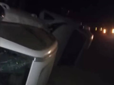 Шетпе – Ақтау тас жолында жеңіл көліктер тиелген автовоз аударылды