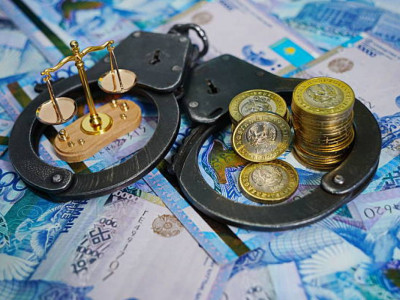 Алматыда сот орындаушысы 370 млн теңгені өзі иемденіп алған