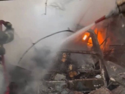 Алматыда екі ғимарат пен бірнеше көлік өртке оранды