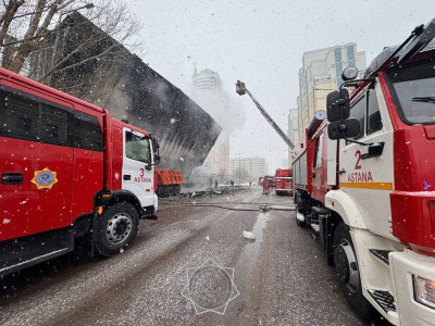 Астанада үш қабатты ғимарат өртеніп кетті